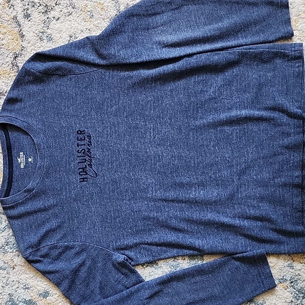 Hollister Long-Sleeve tee